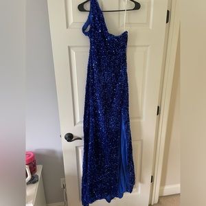 Brand new prom dress never worn before